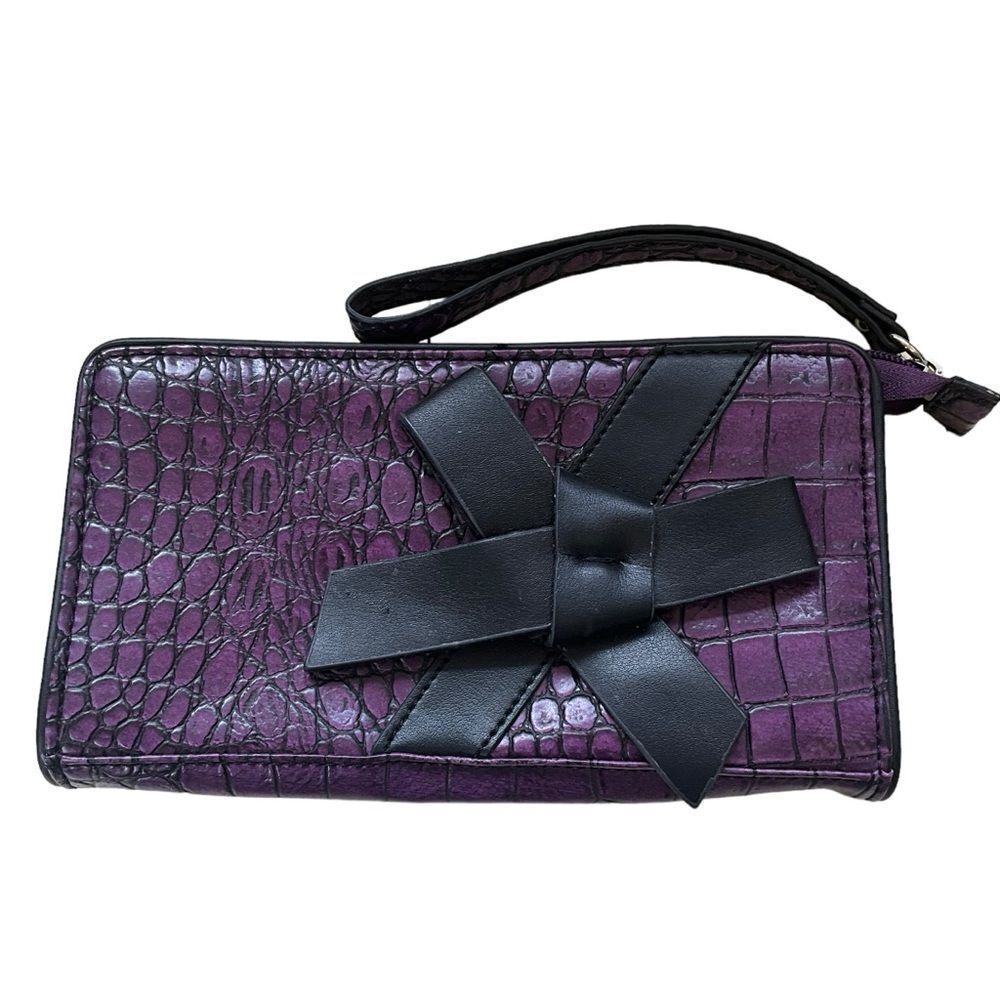 Nine & Co Woman's Wristlet Wallet Purple Alligator Skin With Black Leather Bow